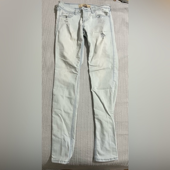 Hollister Super Skinny Jeans super light wash- low rise - Picture 4 of 5
